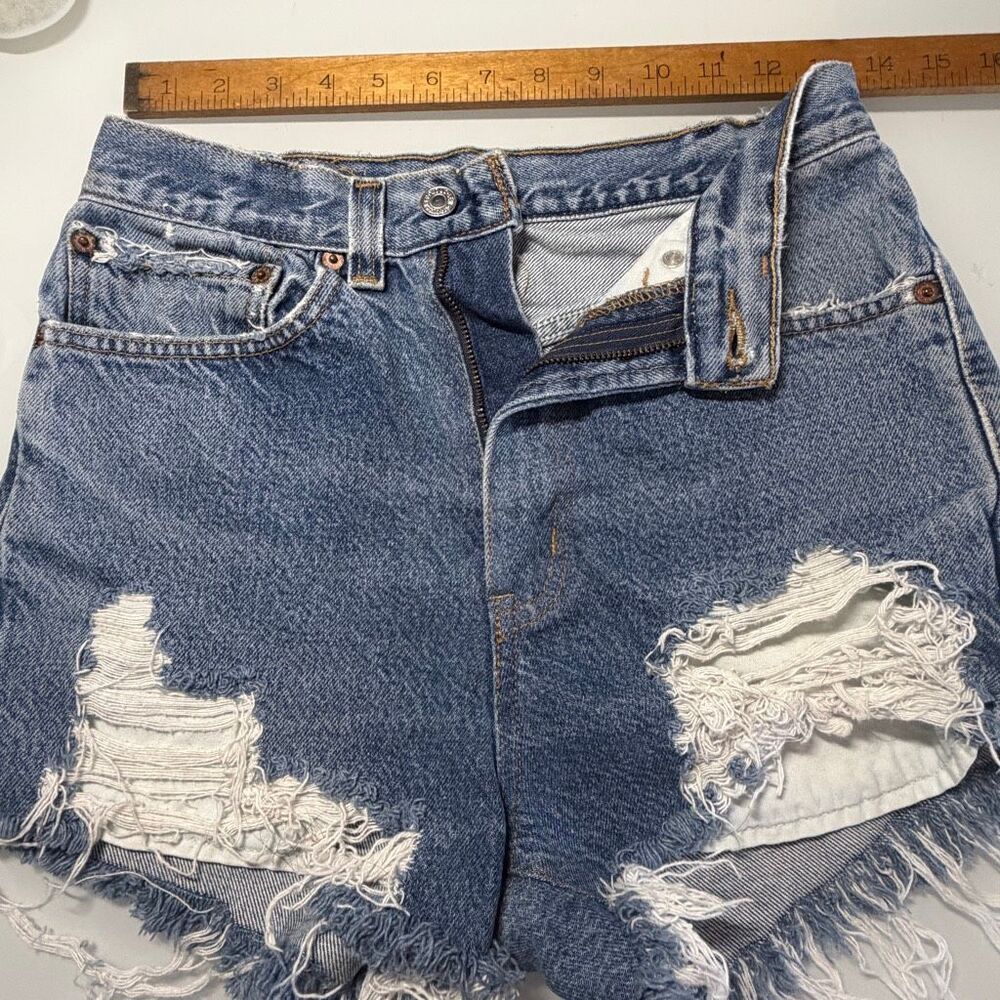 Vintage Levi’s 505 Distressed Cutoff Denim Shorts W34 Light Wash High Rise Fraye